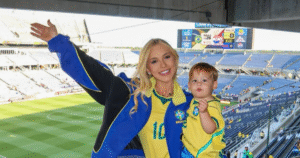 Virginia Fonseca e os filhos usam camisa com nome de Vini Jr. em jogo do Brasil