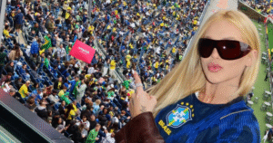Virginia Fonseca é tietada por fãs em estádio durante jogo do Brasil