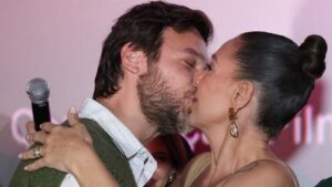 Aos 43 anos, ator vive relação de anos com atriz famosa e o casal é pai de gêmeos