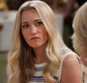 Emily Osment explica ausência em evento do aniversário de 20 anos de Hannah Montana