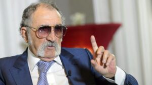 Aos 85 anos, ex-tenista campeão em Roland Garros construiu fortuna de R$ 12 bilhões