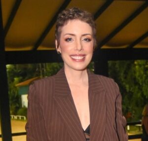 Em remissão do câncer, Fabiana Justus celebra 1º penteado após diagnóstico