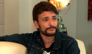 Fefito revela perseguição homofóbica em prédio onde mora