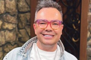 SBT estuda novo programa matinal com Felipeh Campos e dupla de jornalistas