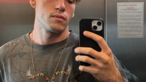 Aos 20 anos, filho de ator de Três Graças impressiona com beleza em novas fotos: ‘Bonito’