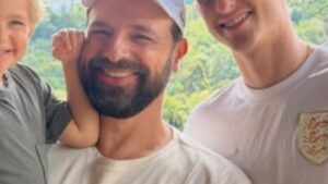 Cássio Reis encanta ao mostrar nova foto com os filhos de 3 e 18 anos: ‘Família linda’