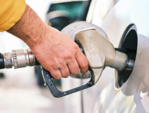 Gasolina vai subir no Brasil? Entenda o que está acontecendo com o preço do combustível