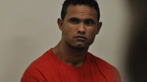 Foragido, goleiro Bruno processa o Facebook e tenta “fugir” de audiência; entenda