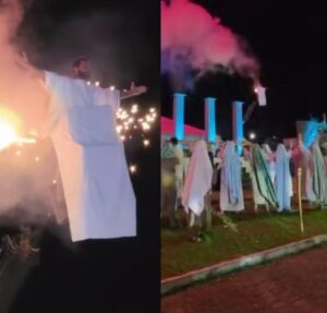 Figurino de Henri Castelli pega fogo durante apresentação de A Paixão de Cristo