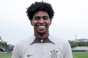 Corinthians descarta usar Hugo Souza após volta da Data Fifa