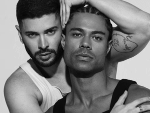 Clima de romance? Marcelinho e Breno, do BBB26, posam juntinhos em ensaio sensual