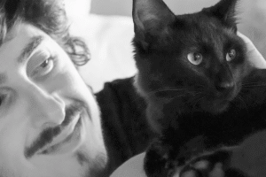 Felipe Castanhari revela que seu gato morreu envenenado após dedetização