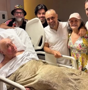 Mauro Mendonça completa 95 anos e comemora data ao lado da família no hospital