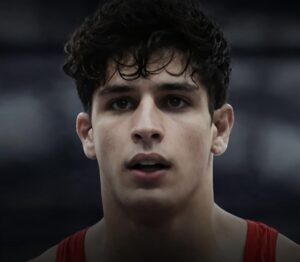 Lutador de 19 anos é enforcado pelo regime iraniano devido a protestos