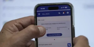 Aplicativo falso do INSS está roubando dinheiro de idosos; veja se está baixado no seu celular