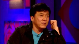 Jackie Chan diz que não deixará herança ao filho e planeja doar fortuna bilionária