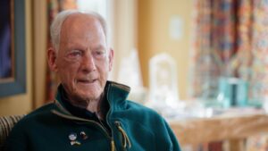 Morre Jim Whittaker, primeiro norte-americano a escalar o Monte Everest