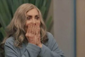 Três Graças: Josefa descobre corpo de Célio no quintal do casarão