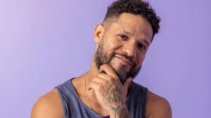 Vaza novo vídeo íntimo do ex-BBB Juninho Motoboy e web reage: “Gulosa”