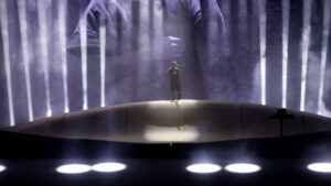 Aos 32 anos, cantor recebe cachê histórico de R$ 53 milhões e divide opiniões após show