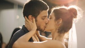 Aos 32 anos, atriz casada com ator enfrenta diagnóstico neurológico e tem mansão de 500 m²