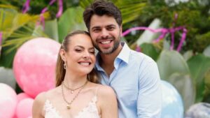 Influencer emociona seguidores ao anunciar perda de bebê: “Está doendo muito”