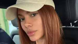 Anitta perde a paciência com fã ao ser questionada sobre Shakira e solta o verbo; veja vídeo