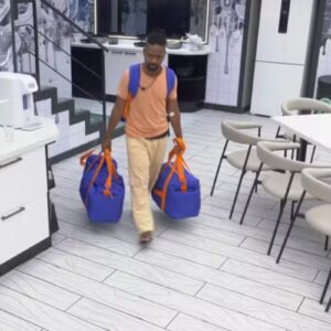 Leandro Boneco troca de quarto