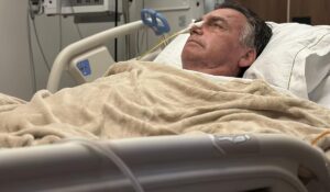 Michelle expõe quadro de Bolsonaro após pedido de retorno a hospital