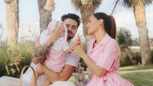 Filha de Luan Santana rouba a cena em ensaio fotográfico de Páscoa com os pais