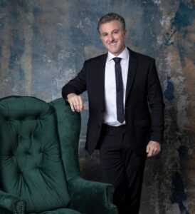 No hospital, a mãe de Ozan confronta Cemre e exige que ela prometa se afastar de seu filho. Veja o resumo dos capítulos de Chamas do Destino