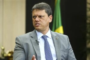 Tarcísio de Freitas reage a falas recentes de Lula: “acostumado com as bobagens”