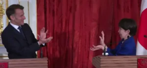 Macron e primeira-ministra do Japão fazem símbolo de ‘Dragon Ball’ durante encontro oficial