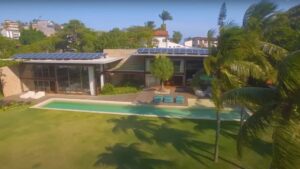 Aos 55 anos, apresentador dá descontão na venda de mansão de R$ 250 milhões e motivo surpreende