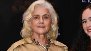 Marieta Severo faz rara aparição com a neta, que é filha de Chico Diaz e Silvia Buarque