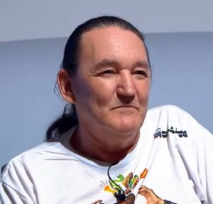 Internado, Marquito surge em foto rara com familiares e amigos após sofrer acidente de trânsito