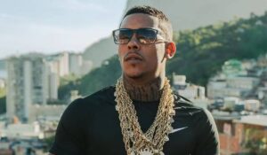 MC Poze do Rodo é agredido e feito de refém por criminosos em casa