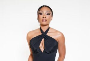 Megan Thee Stallion tranquiliza fãs após passar mal durante espetáculo na Broadway