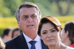 Michelle atualiza estado de saúde de Bolsonaro após diagnóstico grave