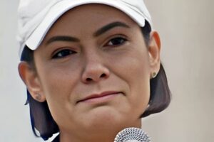 Michelle Bolsonaro quebra o silêncio sobre saúde do marido e notícia preocupa: “Sem previsão”