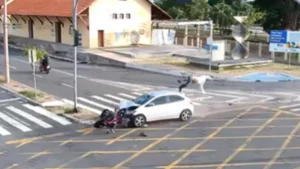 Vídeo mostra motociclista sendo atropelado e arremessado ao ar no Piauí; Assista!