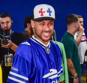 Neymar Jr. ironiza críticas após ficar fora de jogo na véspera do aniversário da irmã: – É muito difícil acertar