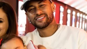 Neymar Jr. agita a web ao mostrar momento em família: ‘Cineminha com elas’