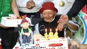 Homem mais velho do mundo morre cinco dias antes de completar 126 anos