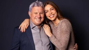 Pai de Grazi Massafera rouba a cena no ‘Melhores do Ano’ com seu comportamento