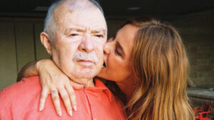 Paolla Oliveira exibe fotos inéditas com o pai, que tem condição sem cura