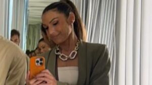 Patrícia Poeta chama atenção ao surgir em foto rara com o filho de 23 anos: ‘Lindos’