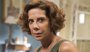 Angela Vieira se irrita com fã após foto: “Absurdamente ignorante”