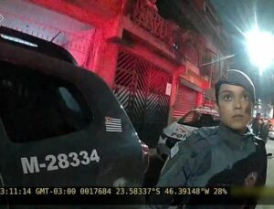 PM questiona soldado motivo de atirar em mulher durante abordagem; VEJA VÍDEO