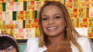 Quitéria Chagas faz rara aparição com a filha cerca de 3 anos após a morte do marido